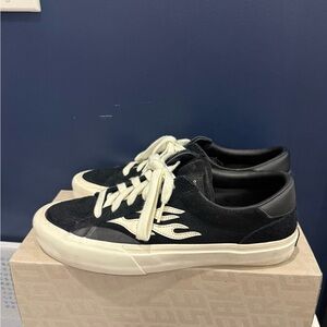 Straye Logan - Black Flame | Suede Low Top Sneaker